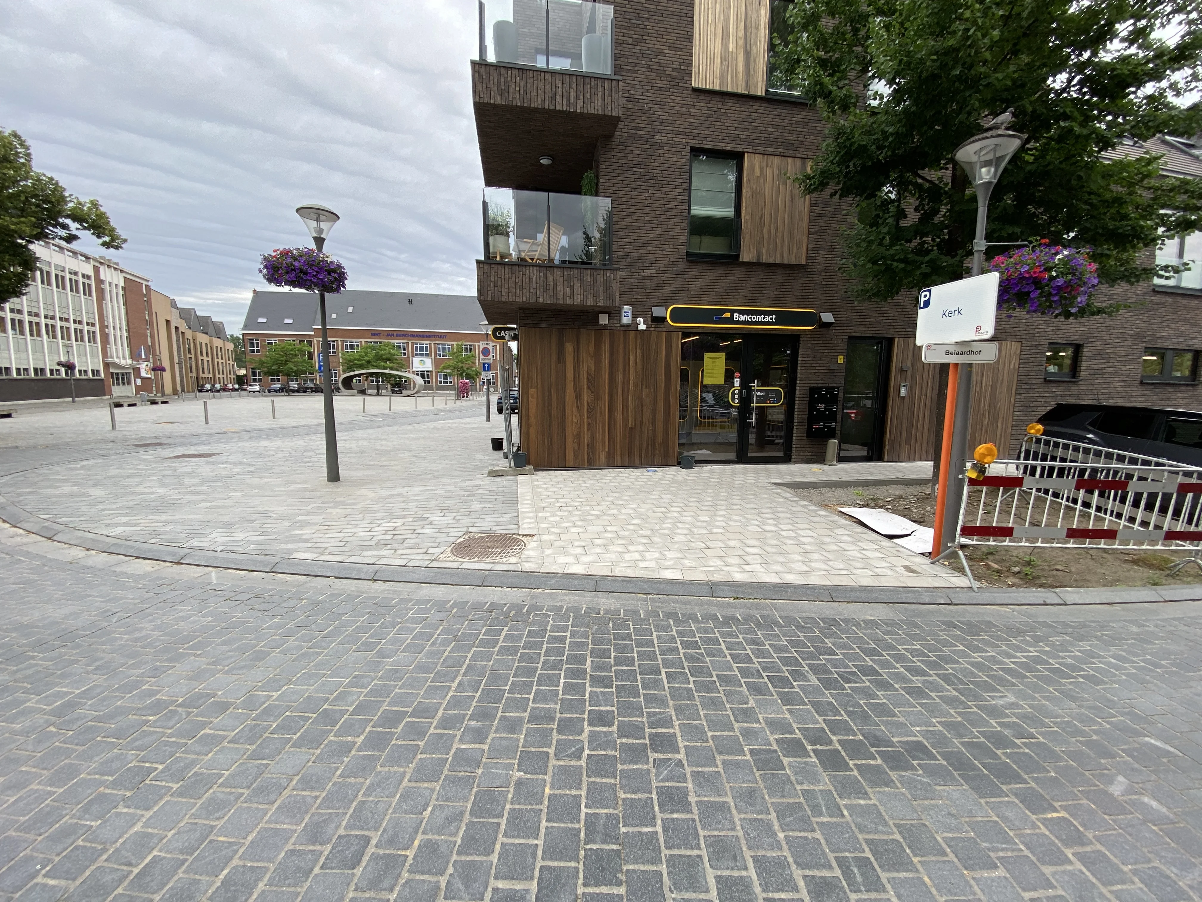 CASH - Puurs - Kerkplein Puurs