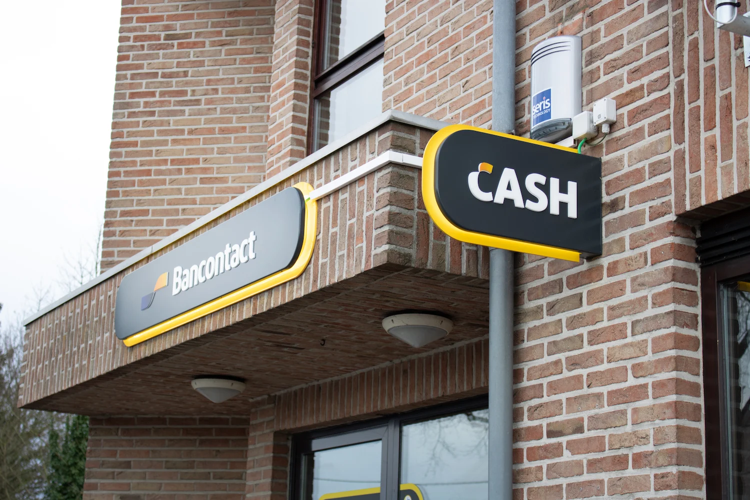 CASH - Brustem - Vliegveldlaan Brustem