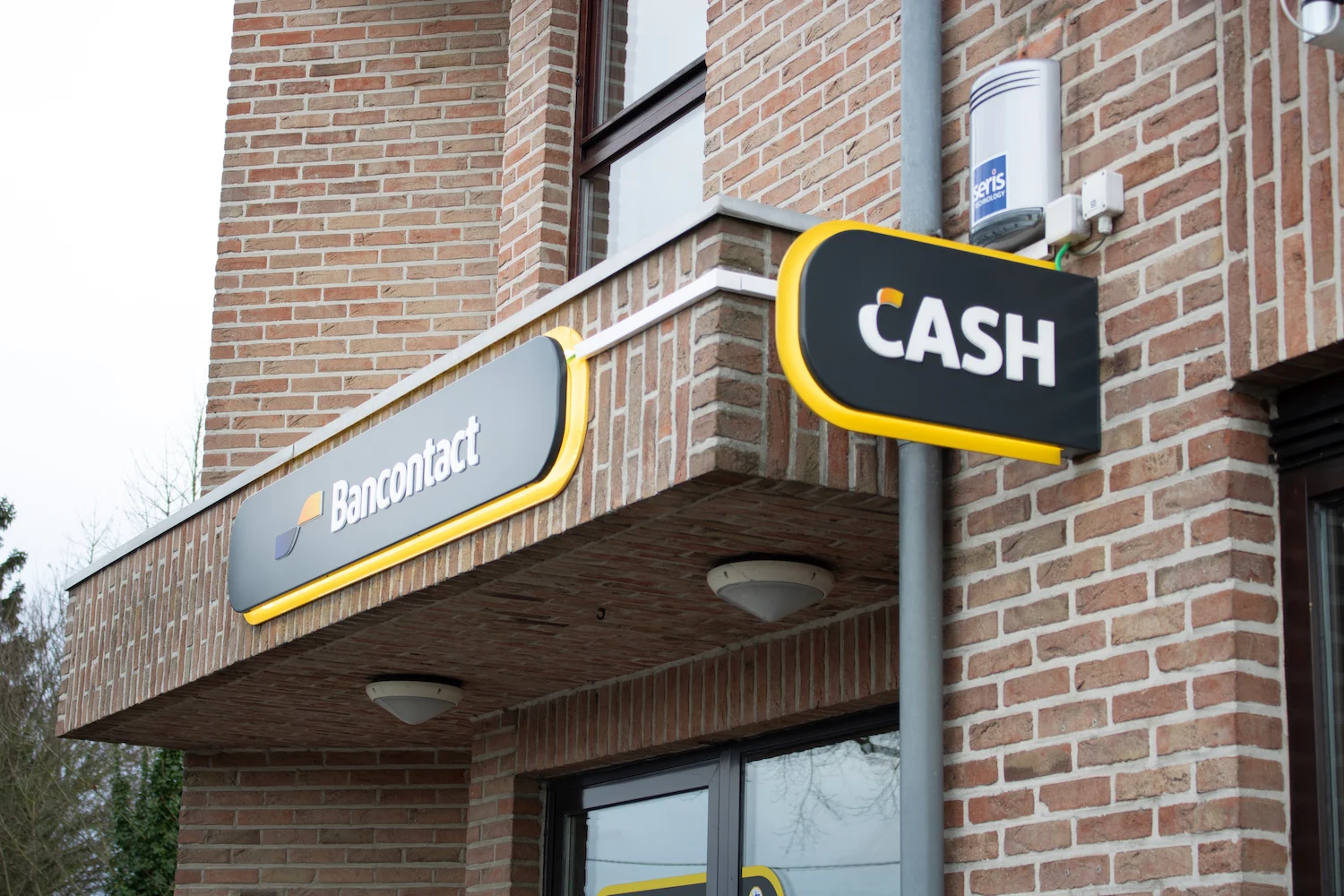 CASH - Brustem - Vliegveldlaan Brustem
