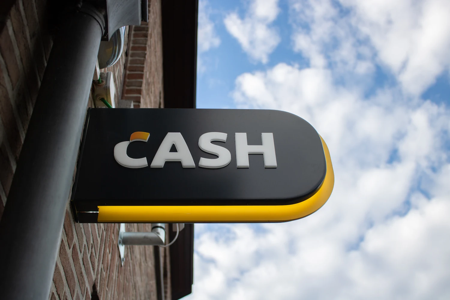 CASH - Brustem - Vliegveldlaan Brustem