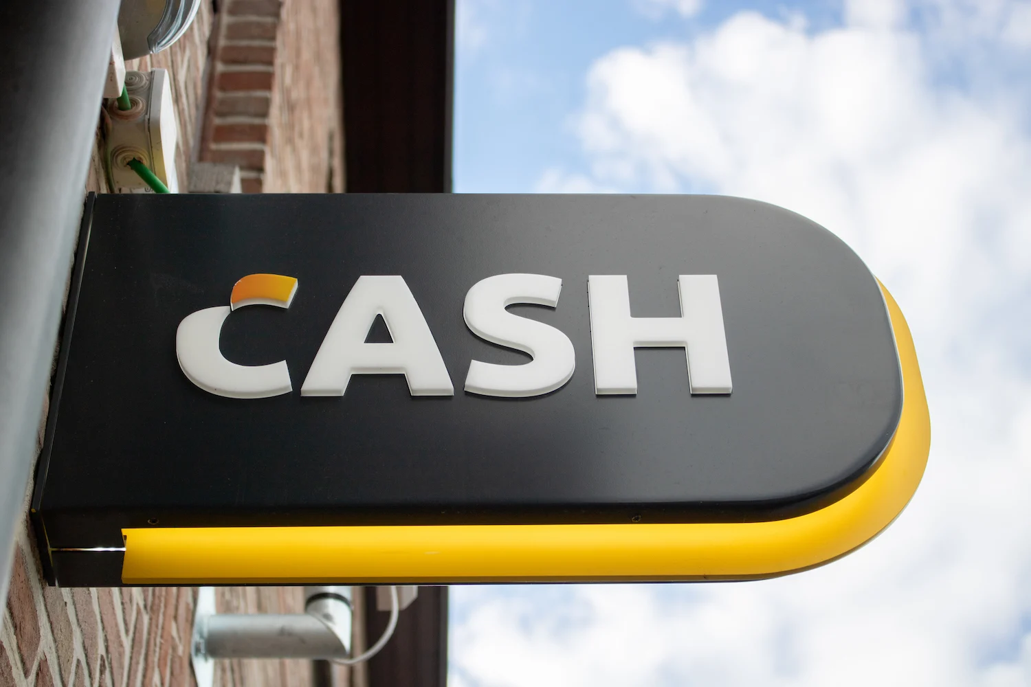 CASH - Brustem - Vliegveldlaan Brustem