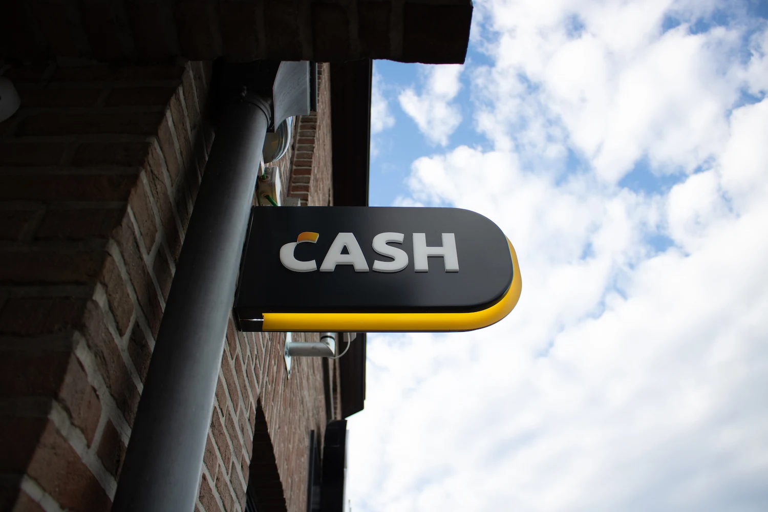 CASH - Brustem - Vliegveldlaan Brustem