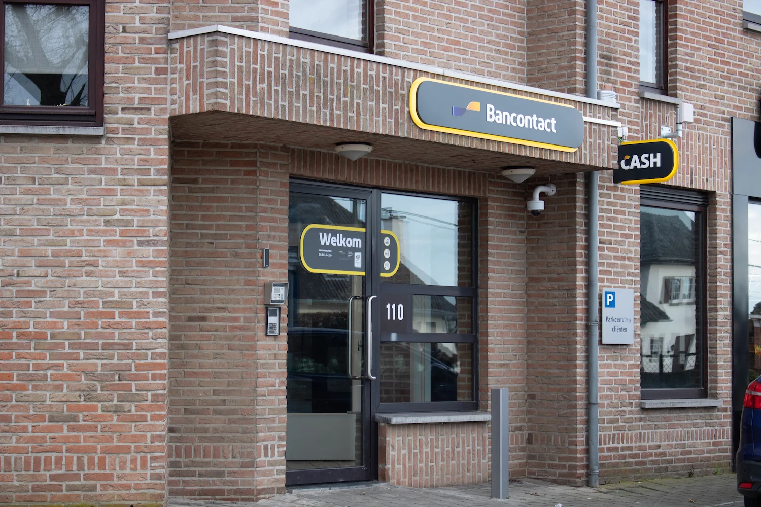 CASH - Brustem - Vliegveldlaan Brustem